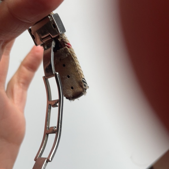 Burberry watch - Picture 3 of 4